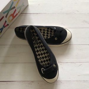 Brand New Roxy flats